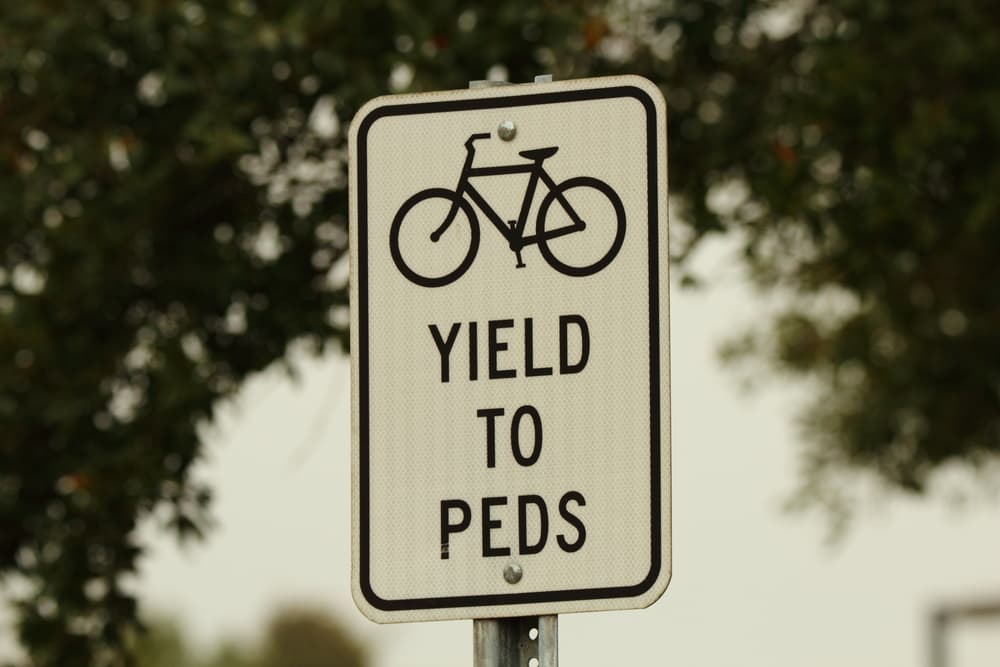 YIELD TO PEDESTRIAN SIGN